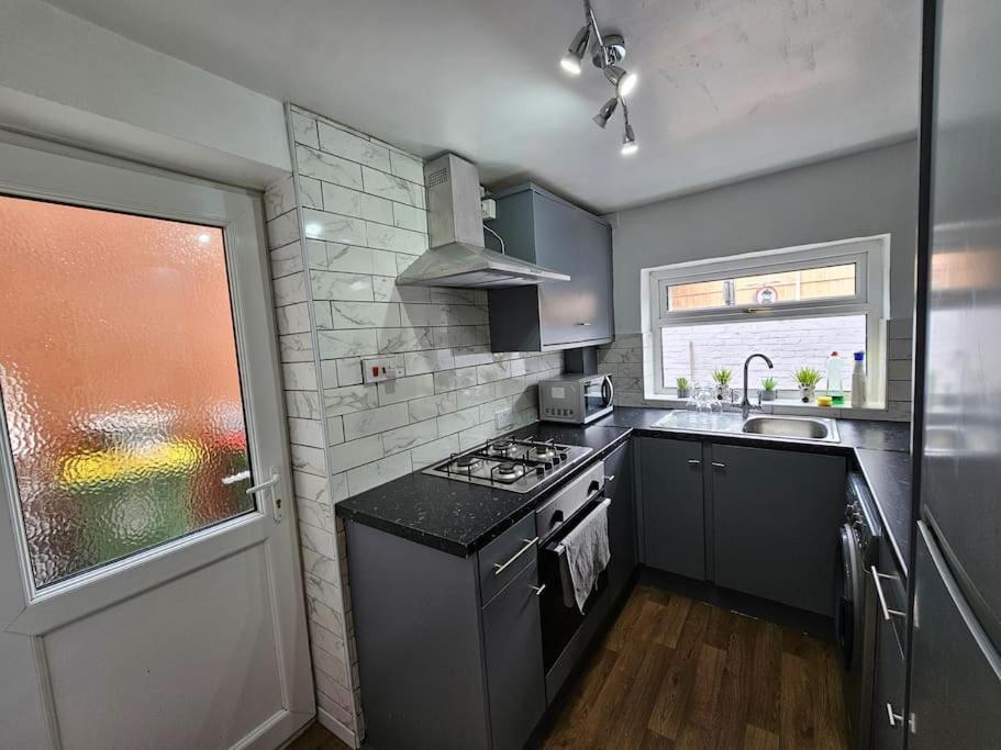 Villa Convenient 3 Bed, Pr1 Near Uclan N Train Station Preston  Exterior foto